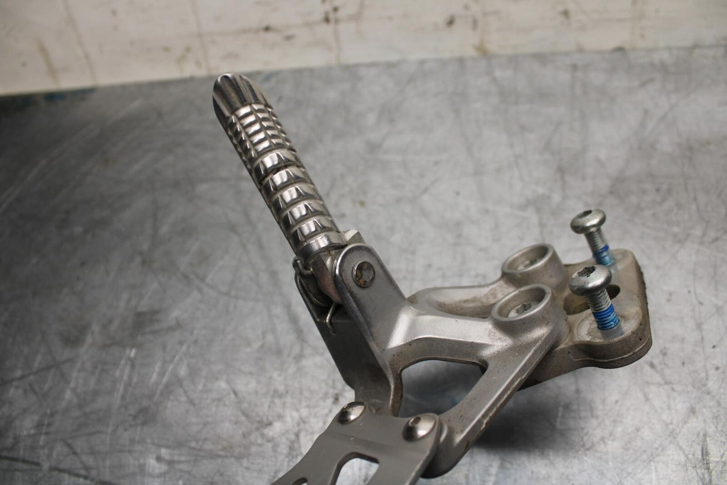 08-09 SUZUKI GSXR600 LEFT REARSET REAR SET DRIVER FOOT PEG REST STOP BB468