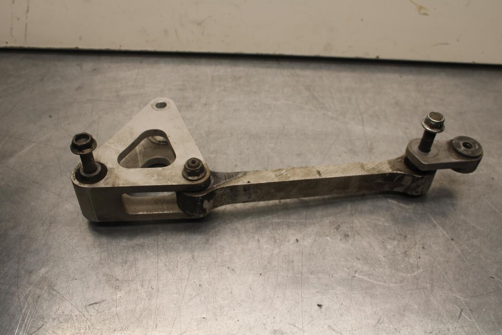 2007 Yamaha YZF R1 REAR DOGBONE SHOCK LINKAGE LINK BB83