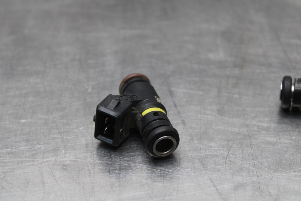 19 MOTO GUZZI V7 III FUEL INJECTOR SET PAIR BB831