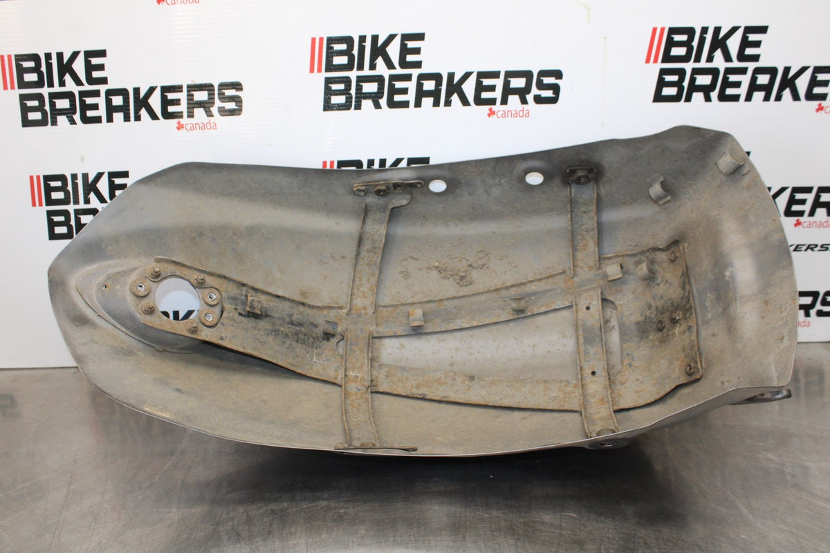 05 TRIUMPH ROCKET III REAR BACK WHEEL FENDER MUD GUARD BB186