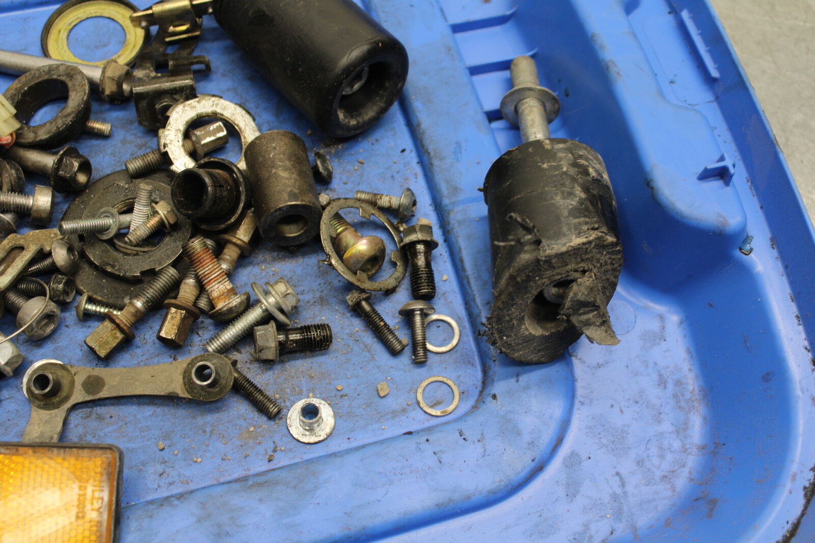 05-06 HONDA CBR600RR MOUNTING BOLTS HARDWARE MOTOR SCREWS BB739