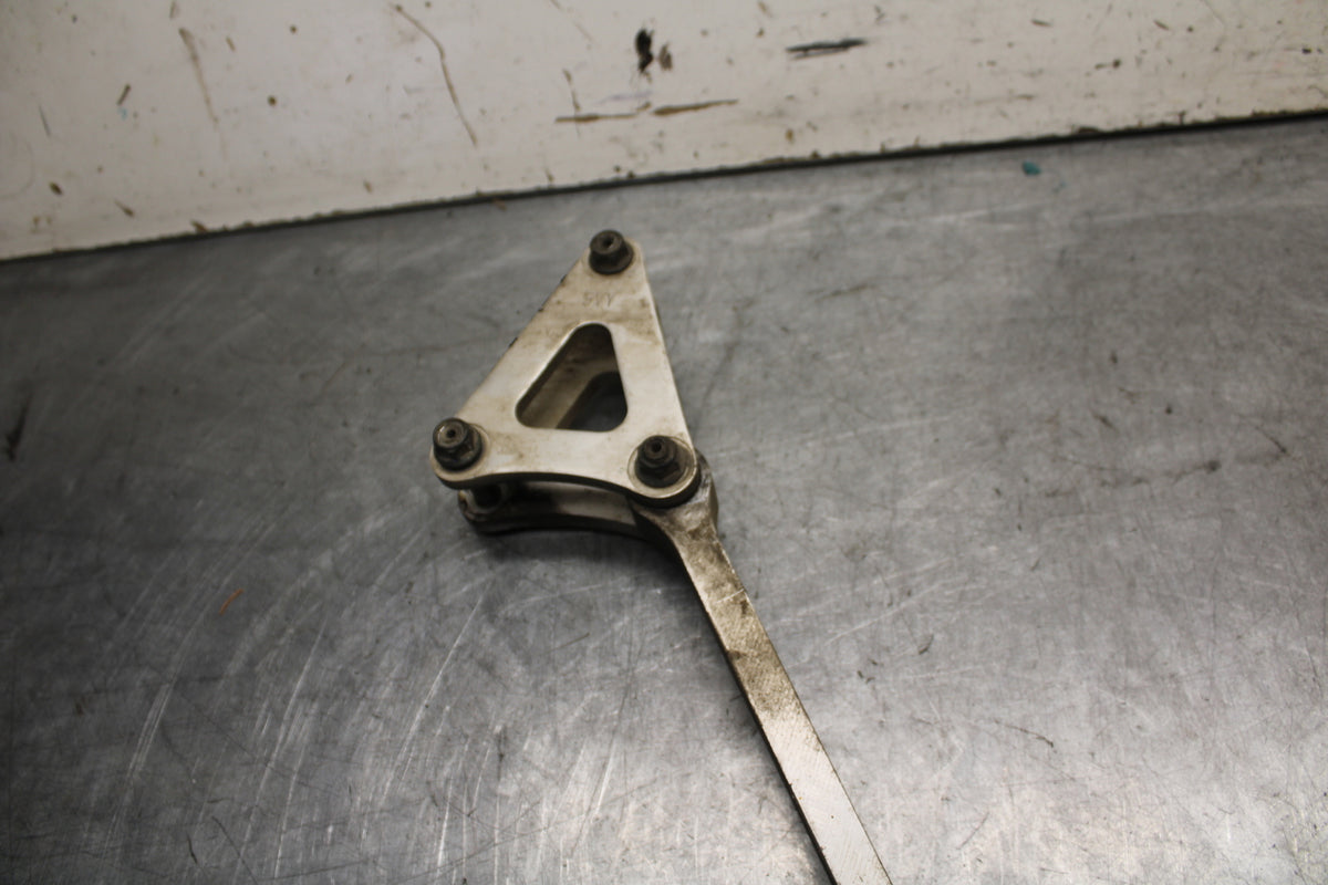 04-06 YAMAHA YZF R1 REAR DOGBONE SHOCK LINKAGE LINK 5VY-2217A-00-00 BB659