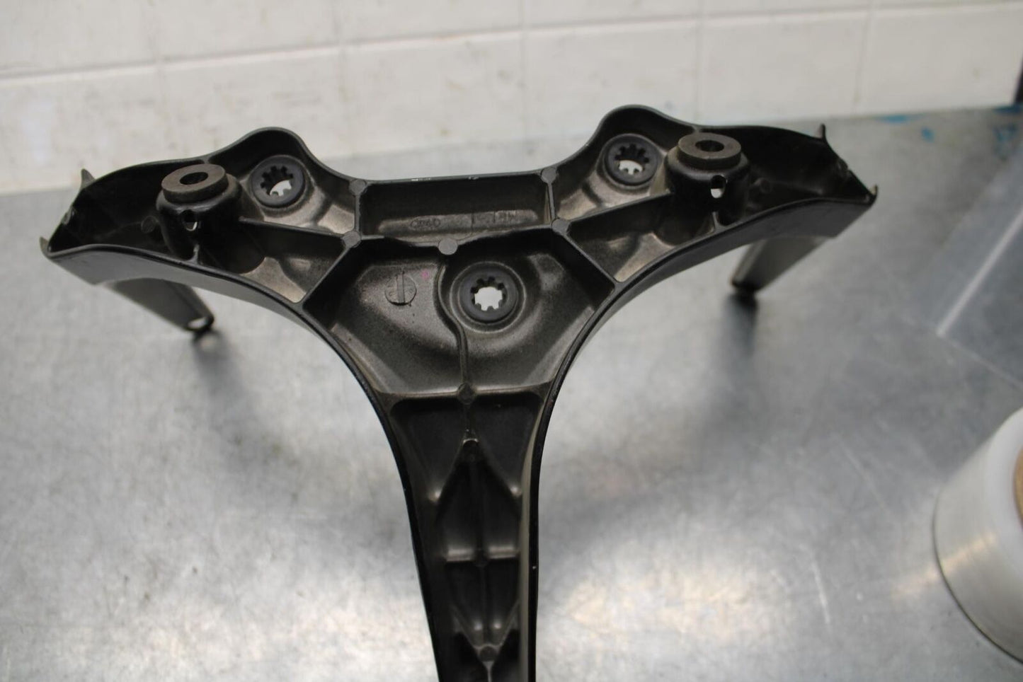 06-07 HONDA CBR1000RR UPPER  MIRROR GAUGES STAY BRACKET 64501-MEL-010 BB75