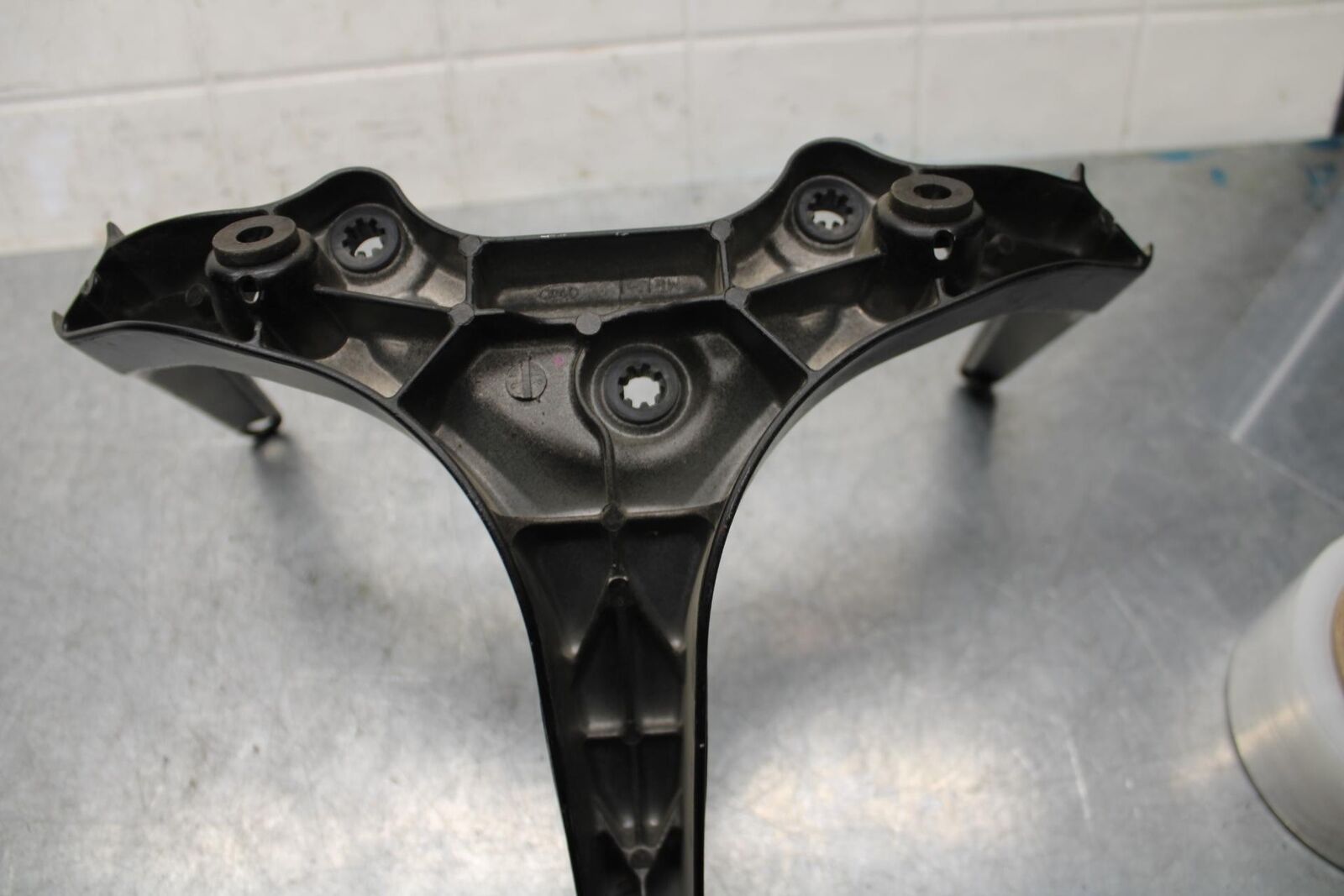 06-07 HONDA CBR1000RR UPPER  MIRROR GAUGES STAY BRACKET 64501-MEL-010 BB75