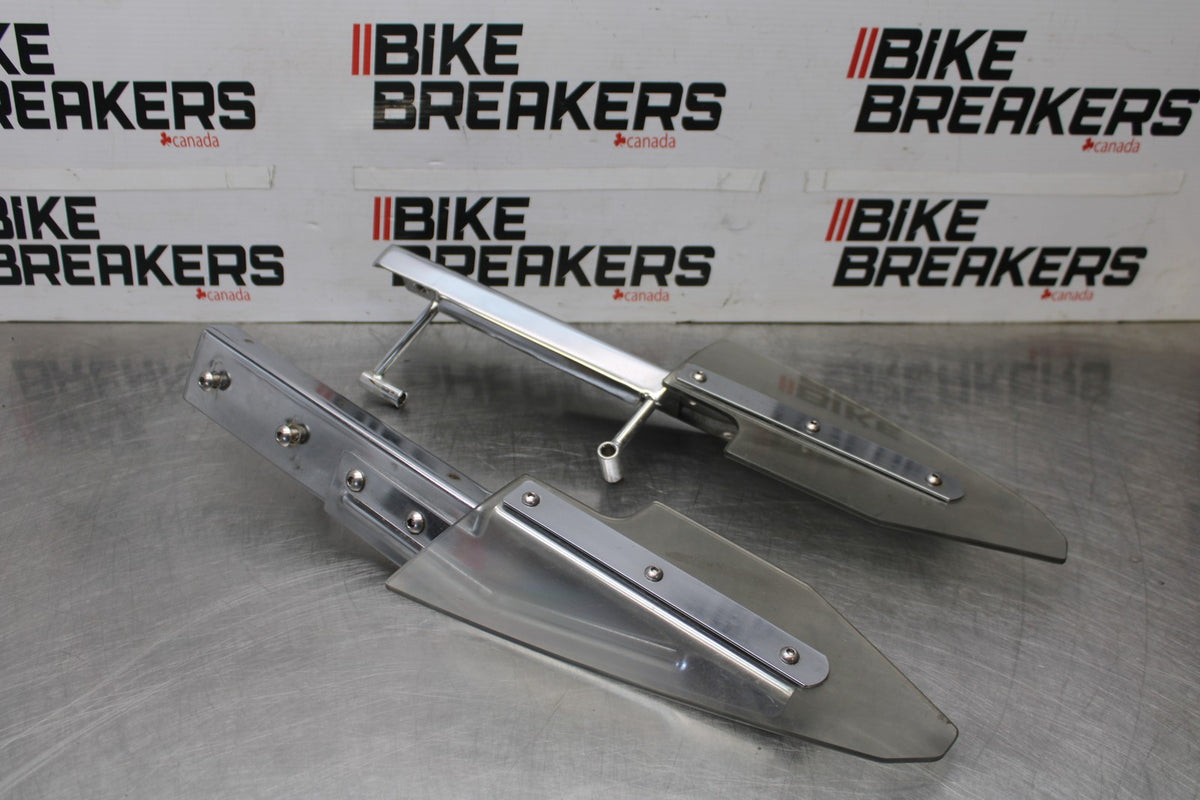 05-09 SUZUKI BOULEVARD C90 WINDSHIELD WIND SCREEN BRACKET MOUNT SET BB918