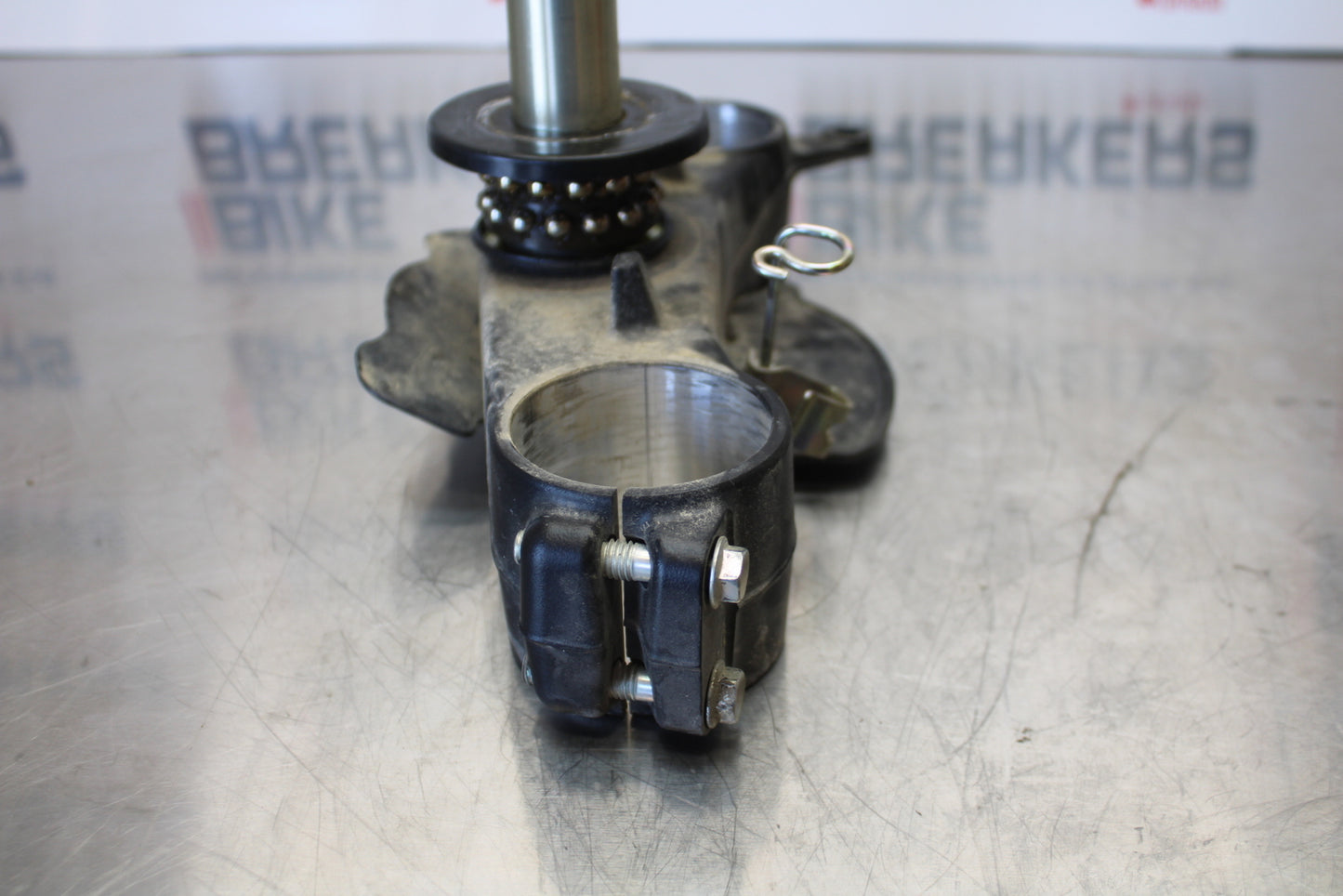 11 SUZUKI GSXR1000 FRONT FORKS CLAMP LOWER TRIPLE TREE STEM BB142