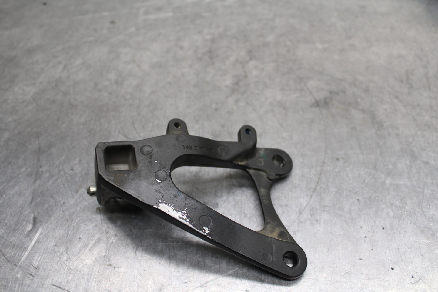09-14 YAMAHA YZF R1 LEFT REARSET REAR SET DRIVER FOOT PEG BRACKET MOUNT BB119