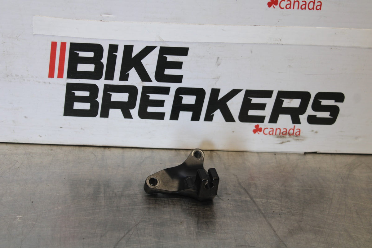 20-22 KAWASAKI NINJA ZX6R CLUTCH CABLE HOLDER MOUNT STAY BRACKET  BB884
