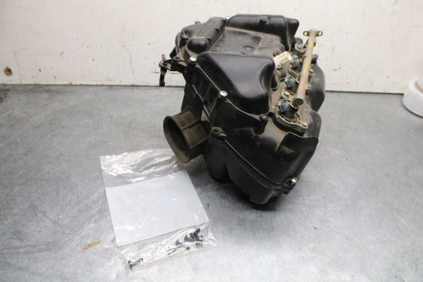 05-06 HONDA CBR600RR AIRBOX AIR INTAKE FILTER BOX  BB689