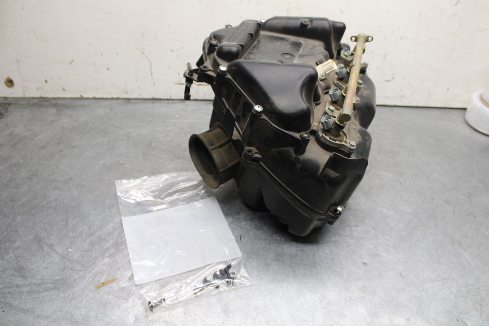 05-06 HONDA CBR600RR AIRBOX AIR INTAKE FILTER BOX  BB689