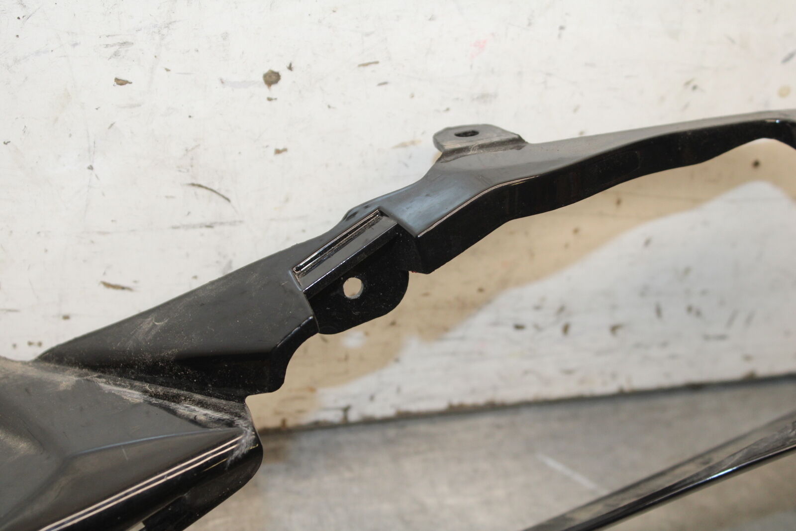 08-10 SUZUKI GSXR750 LEFT REAR BACK TAIL FAIRING COWL SHROUD BB476
