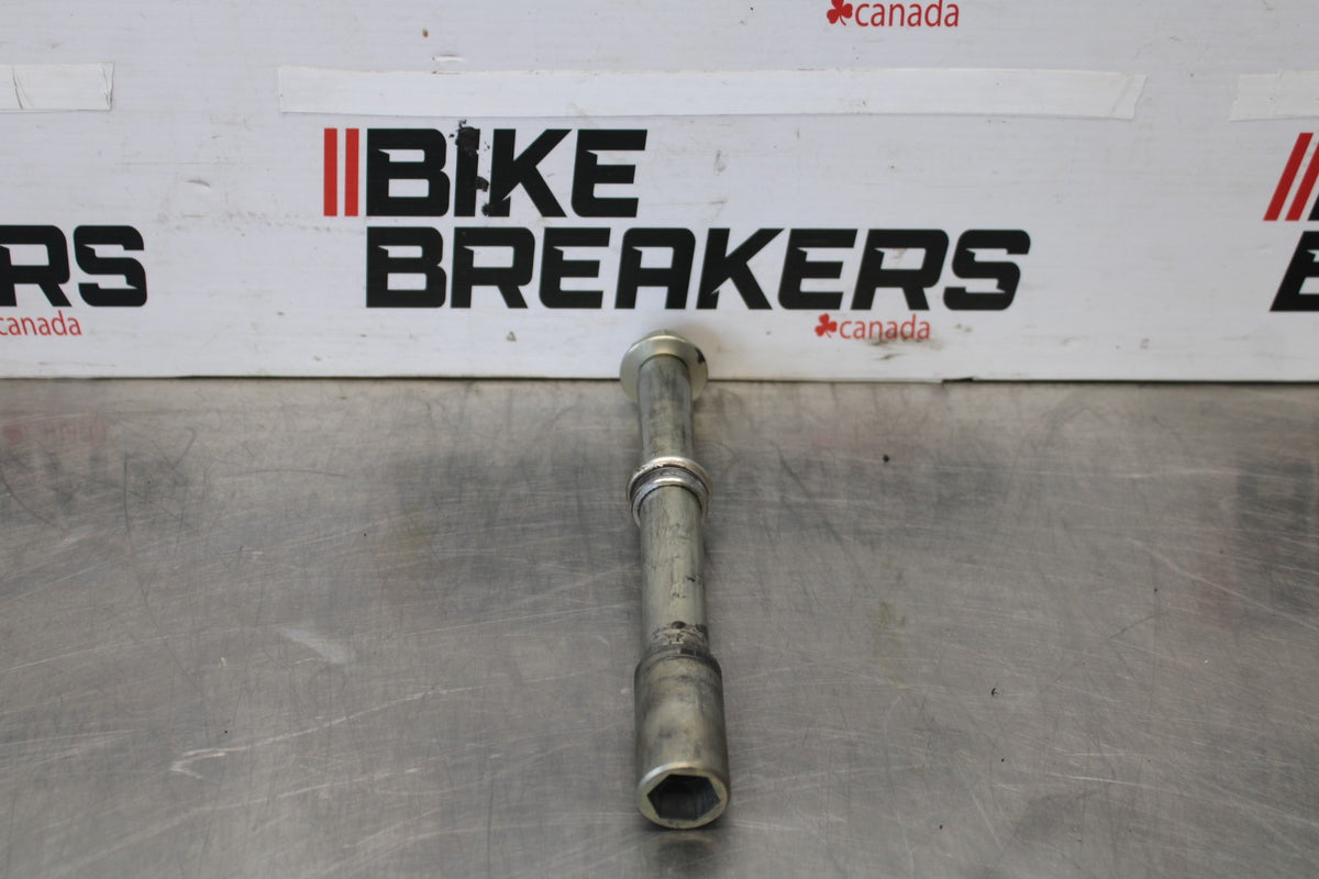 15-26 SUZUKI GSXR600 FRONT WHEEL RIM AXLE PIVOT BOLT BB888
