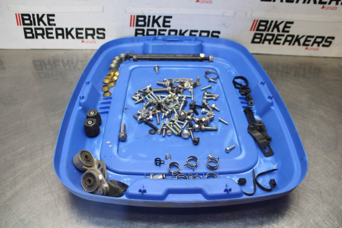 17 YAMAHA YZF R6 MOUNTING BOLTS HARDWARE SCREWS BB922