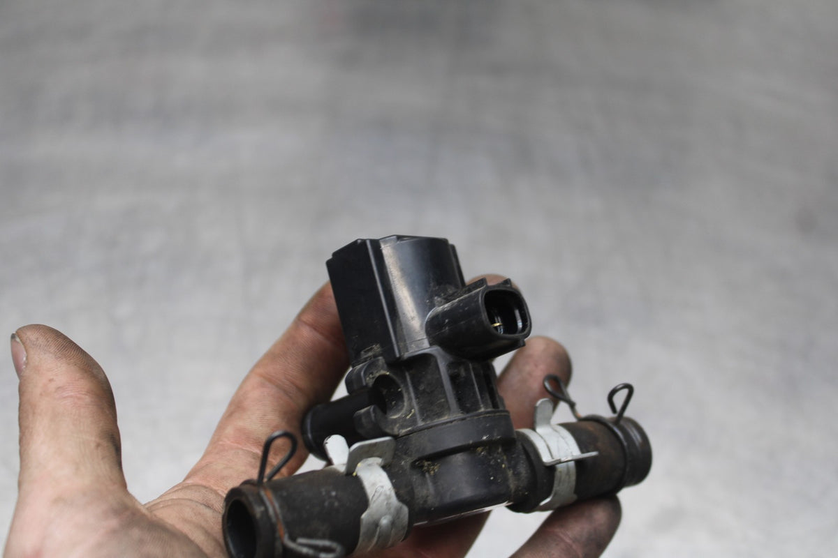 09 SUZUKI GSXR1000 AIR VALVE SOLENOID TOP ENGINE SWITCH SENSOR BB777