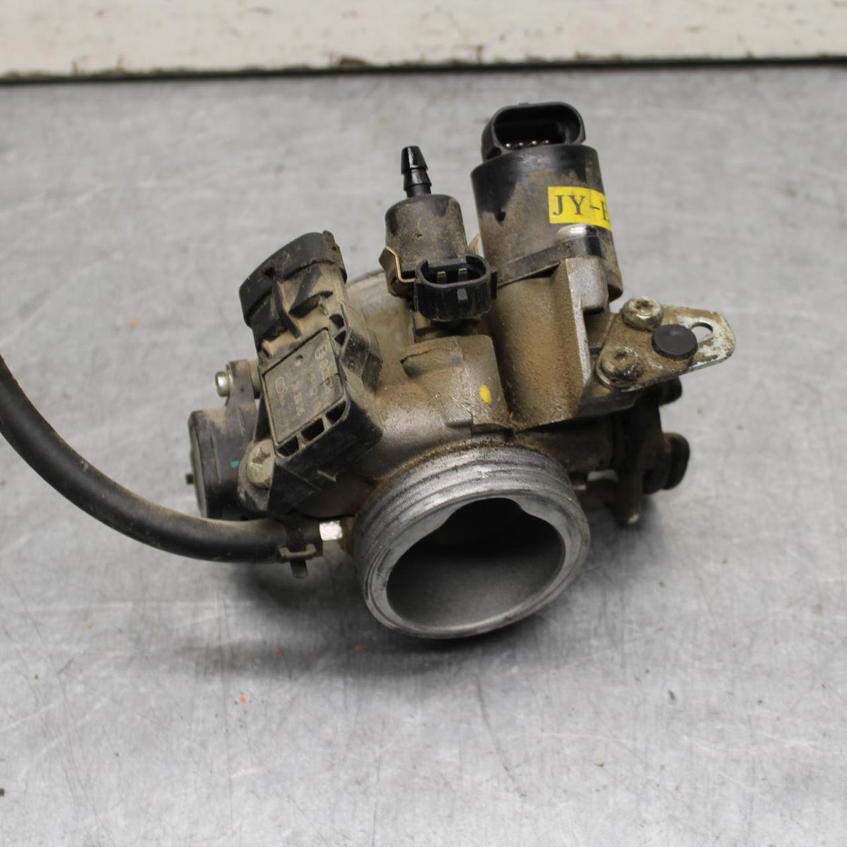 16-24 KTM 390 RC MAIN FUEL INJECTORS / THROTTLE BODIES BB648
