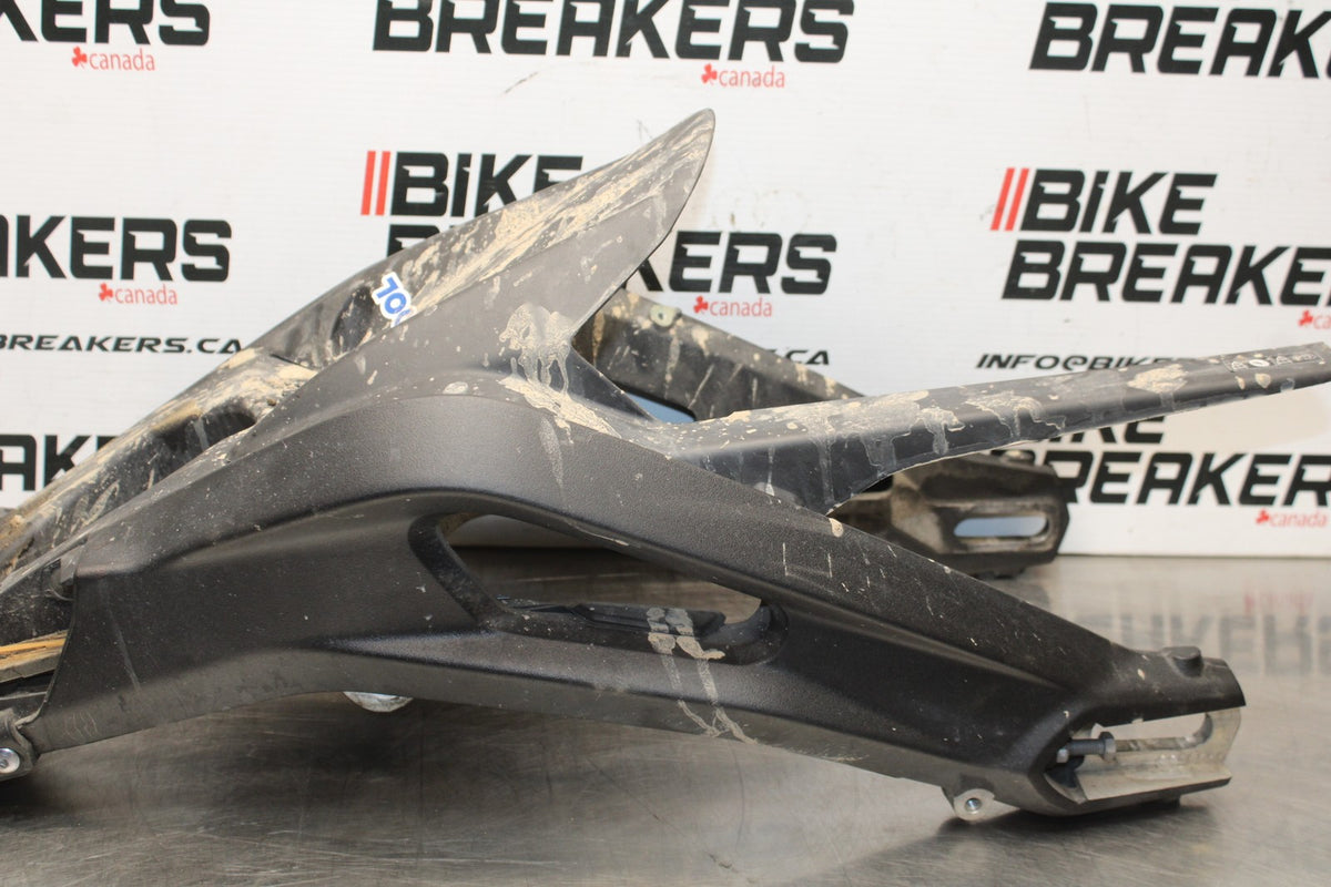 20 TRIUMPH STREET TRIPLE 765 REAR SWINGARM BACK SUSPENSION SWING ARM BB864