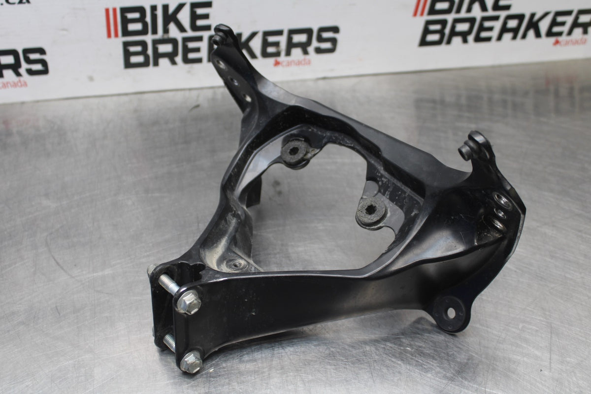 06-07 SUZUKI GSXR750 UPPER FAIRING MIRROR GAUGES STAY BRACKET BB811