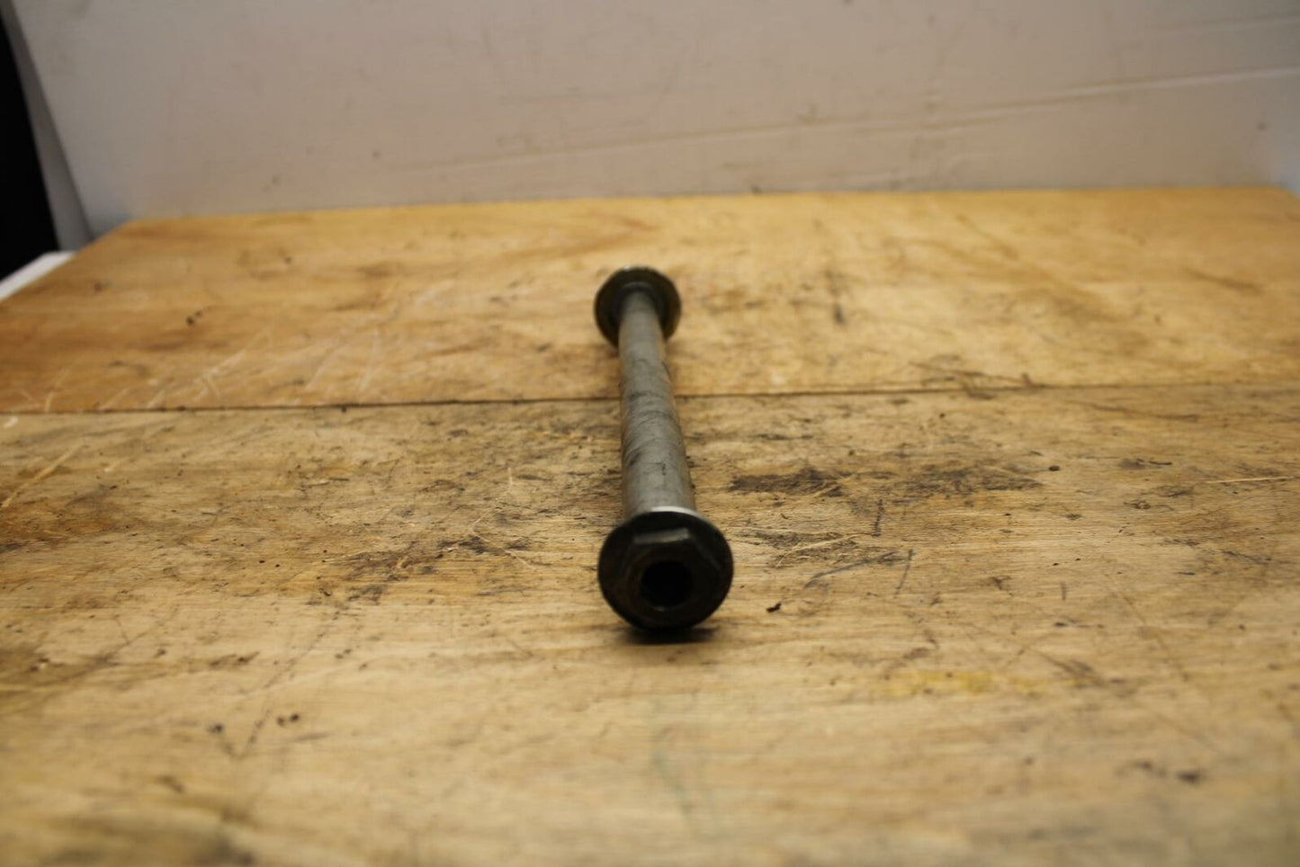 05-09 SUZUKI BOULEVARD C90 REAR AXLE BACK WHEEL RIM PIVOT BOLT AXEL BB332