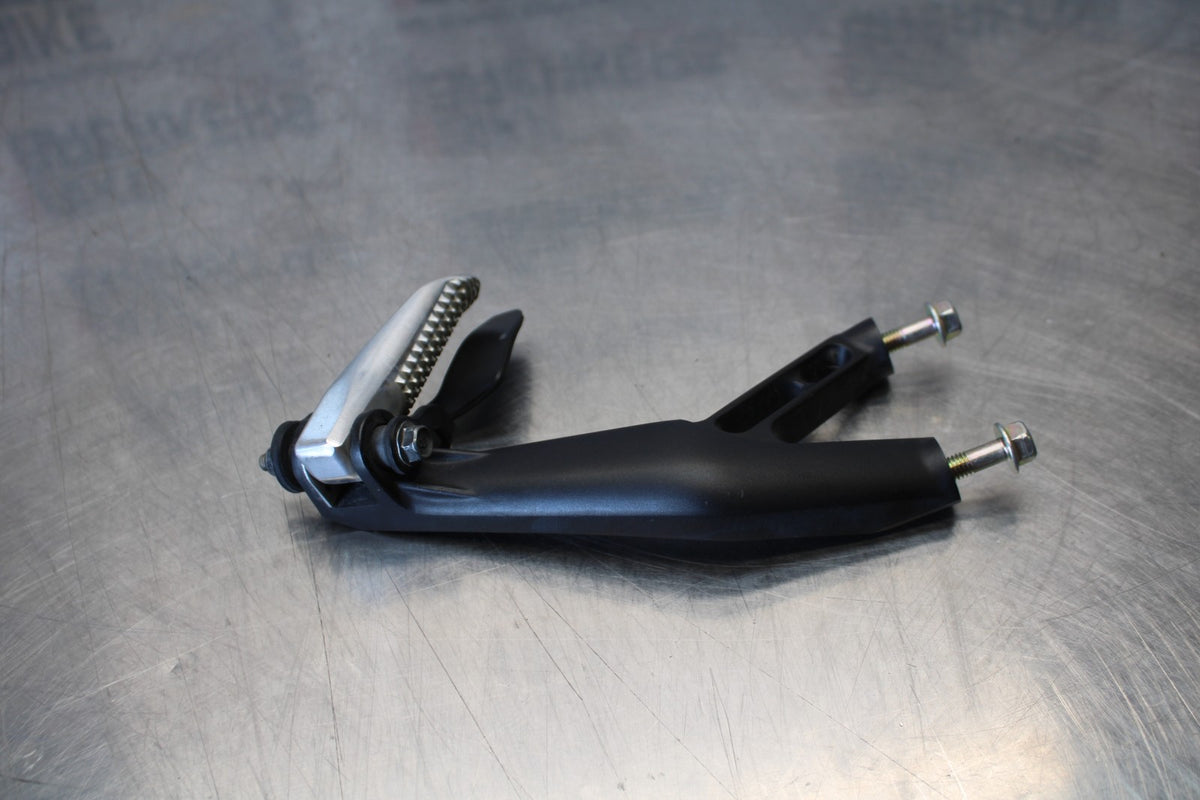 22-25 YAMAHA YZF R7 RIGHT REAR BACK PASSENGER PEG BB176