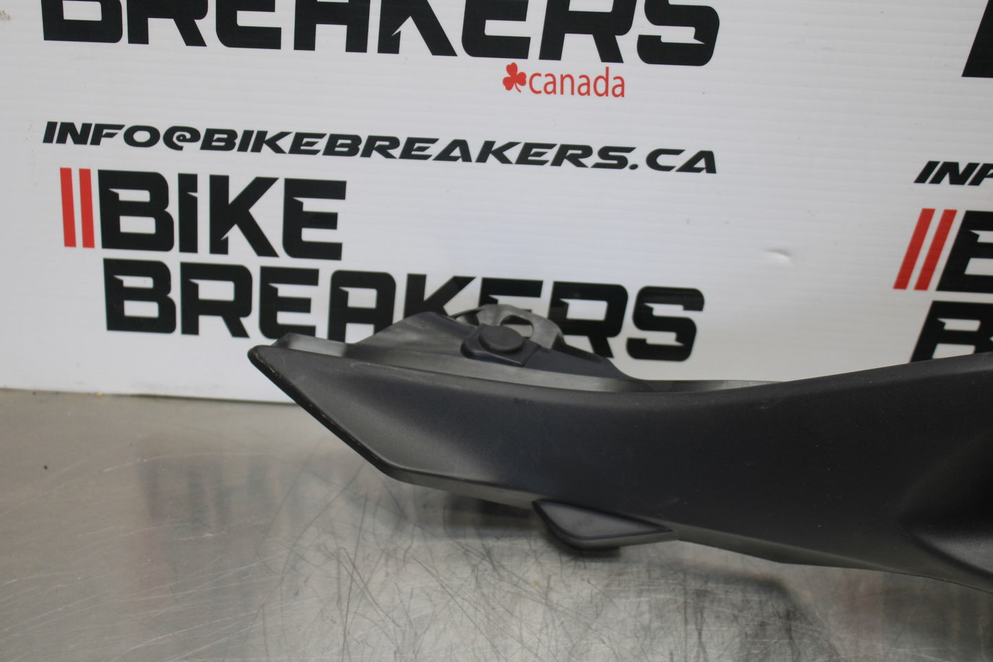 23-24 YAMAHA MT-07 LEFT REAR BACK TAIL FAIRING COWL SHROUD BB194