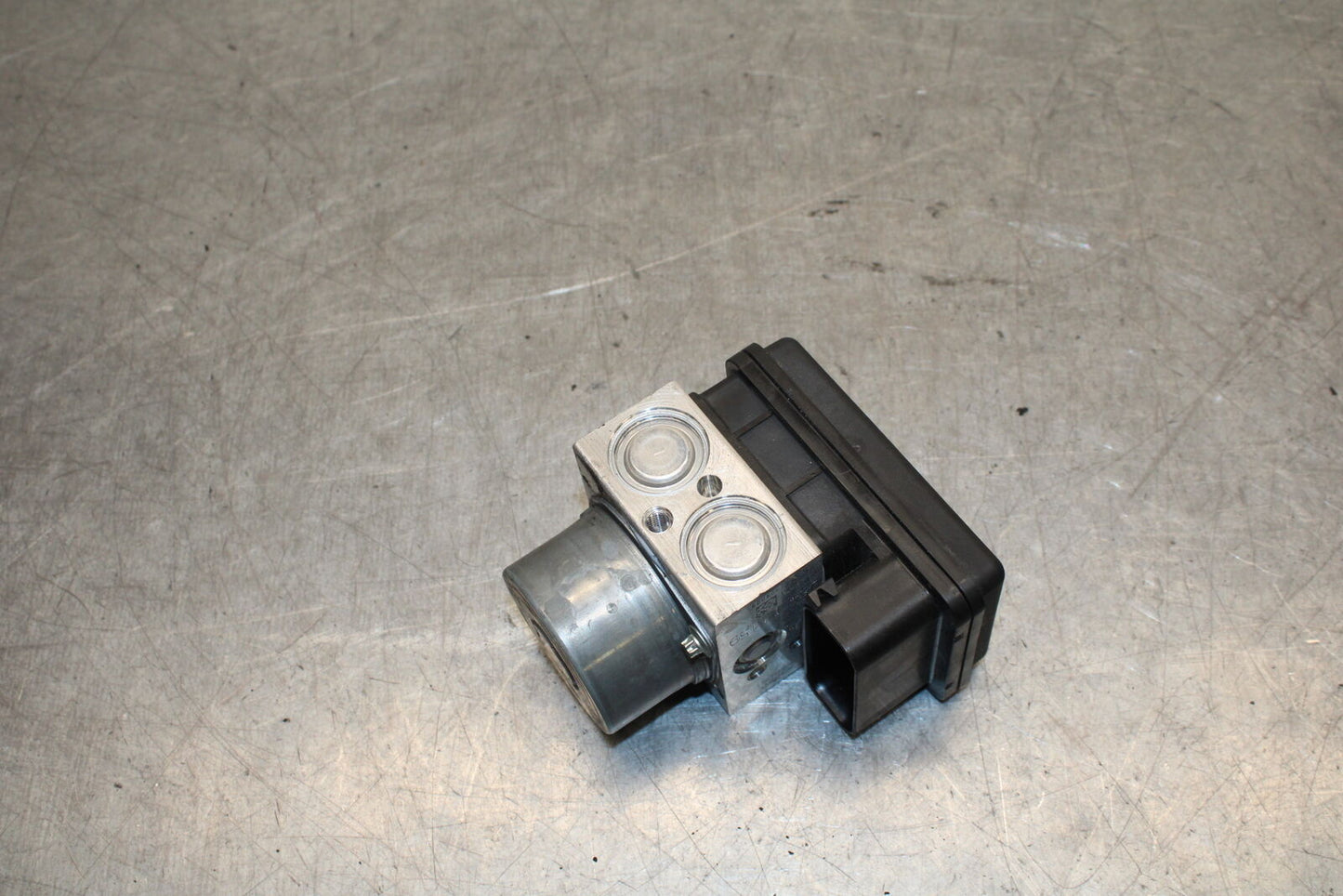 16 KAWASAKI NINJA ZX10R ABS PUMP UNIT MODULE 16082-0757 BB650