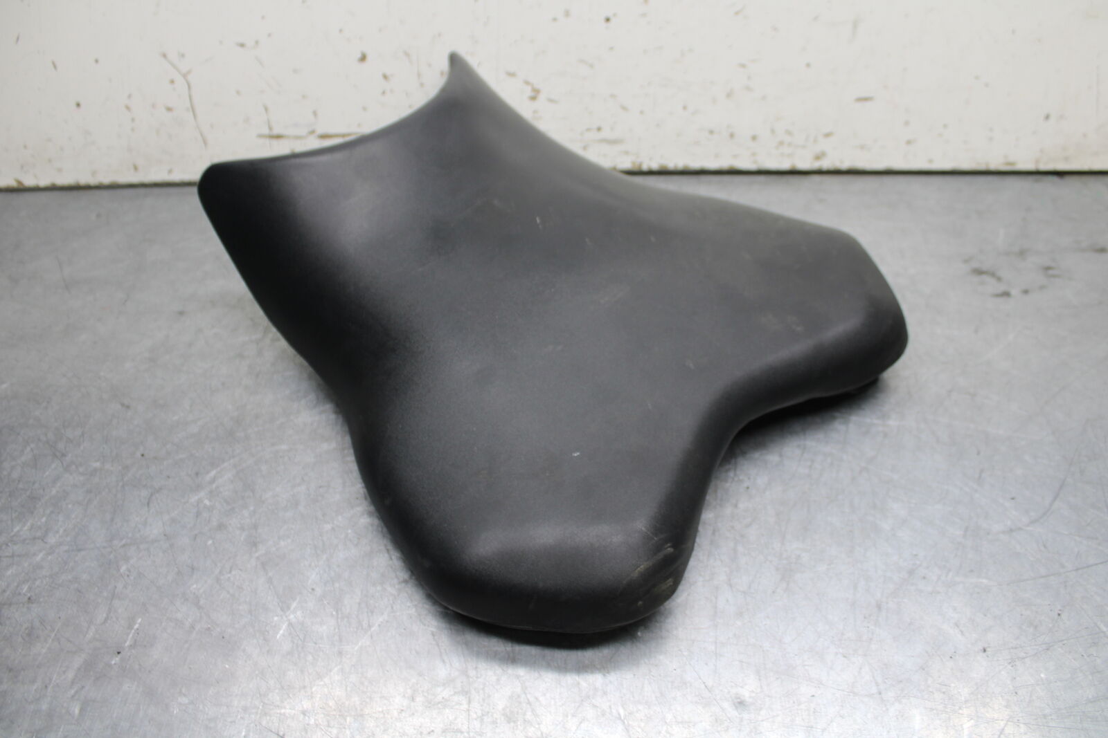 06 YAMAHA YZF R6 FRONT DRIVERS SEAT PAD SADDLE PILLION 2C0-24710-00-00 BB716