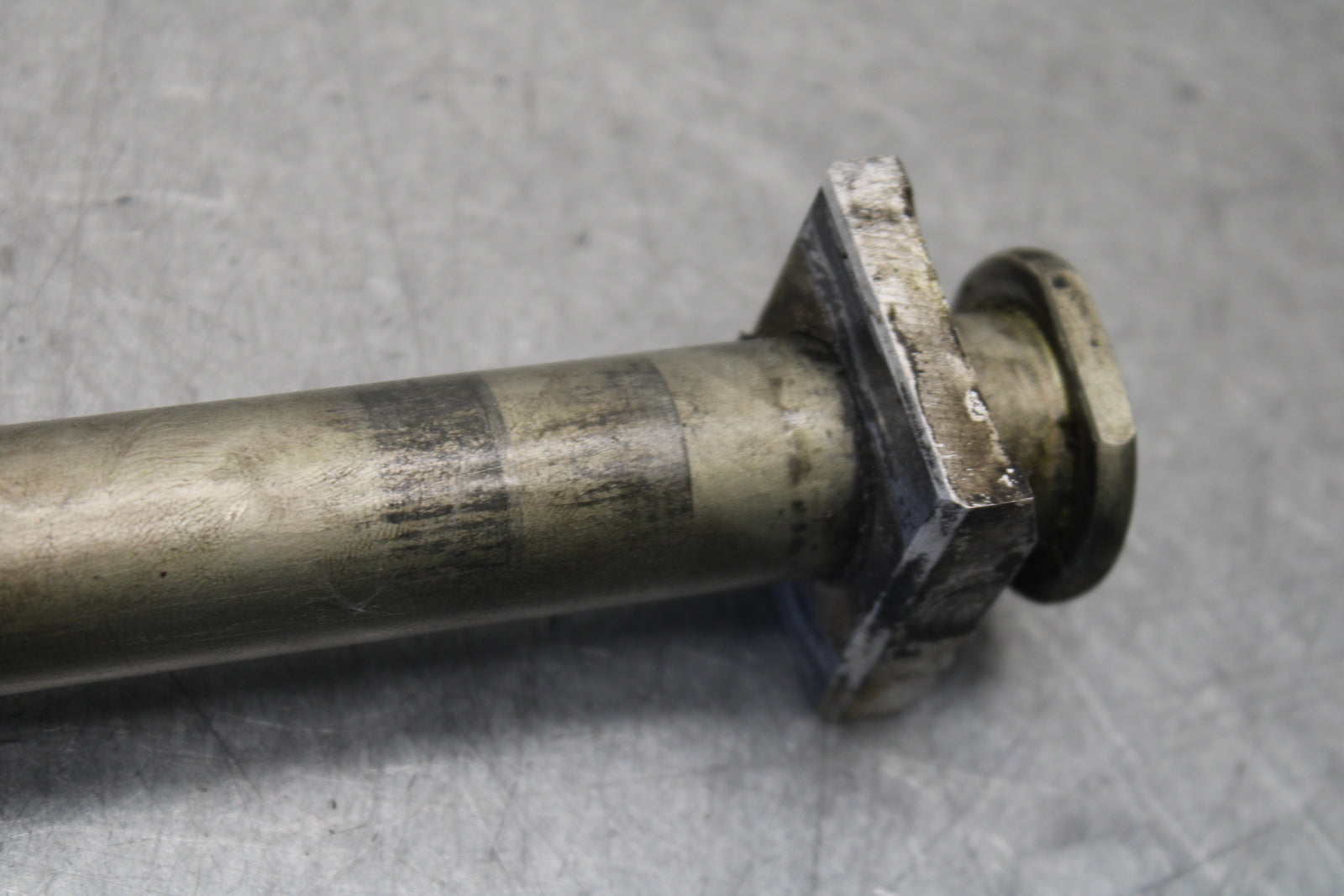 16 KAWASAKI NINJA ZX10R REAR AXLE BACK WHEEL RIM BOLT AXEL 41068-0613 BB650