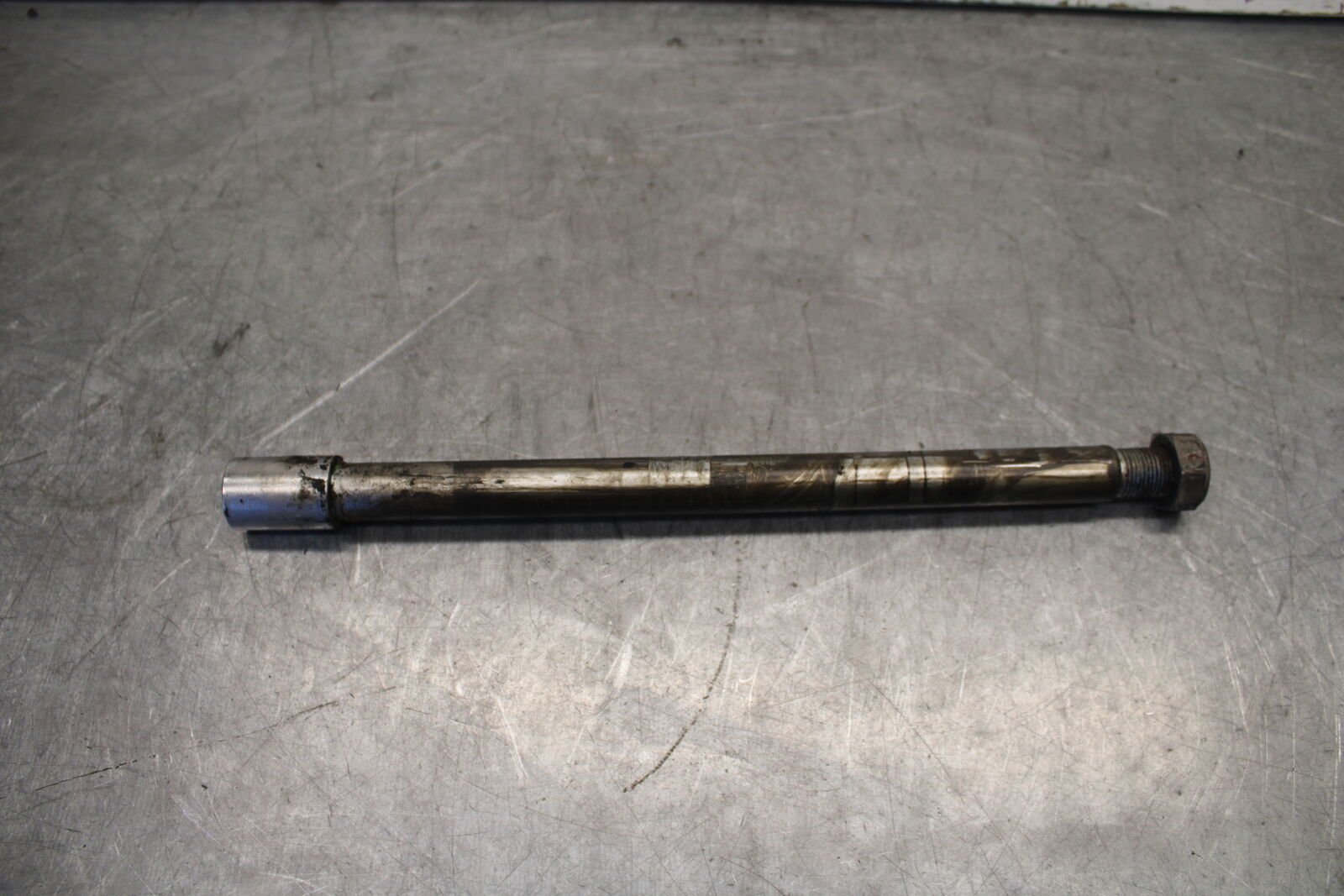 05-06 YAMAHA ROYAL STAR REAR AXLE BACK WHEEL RIM PIVOT BOLT AXEL BB697