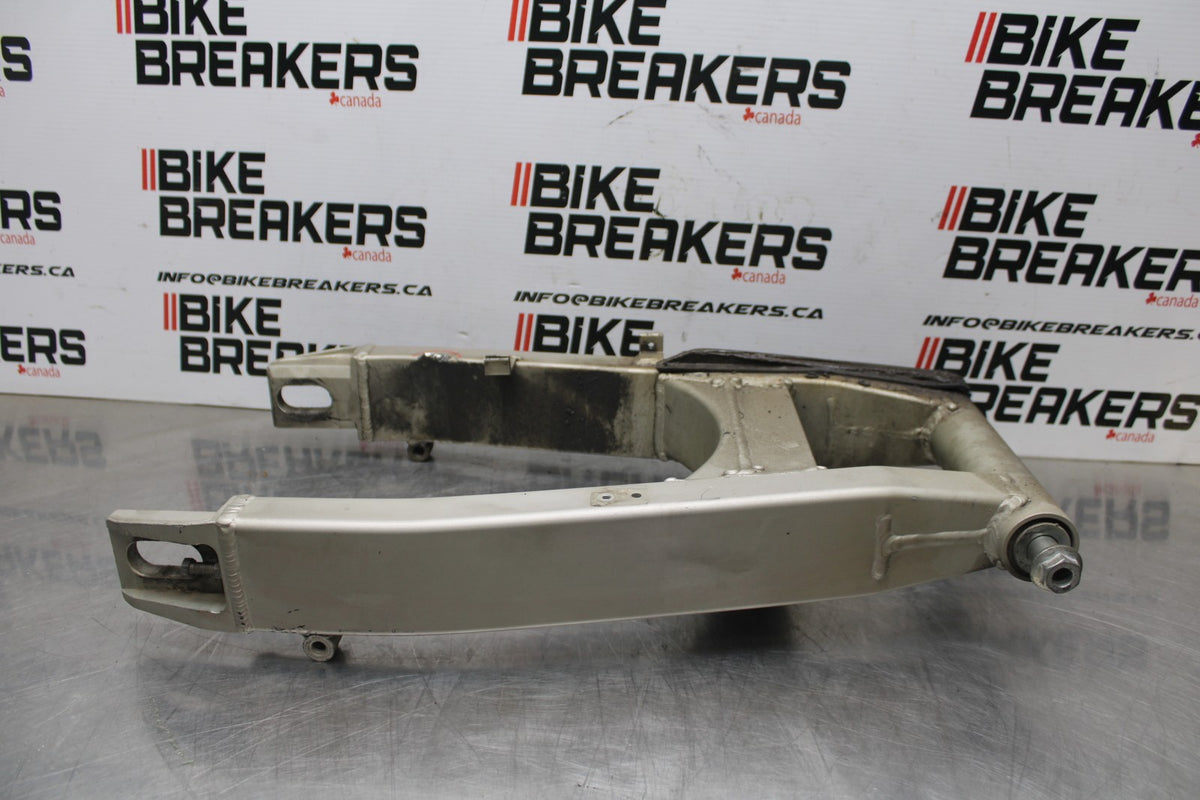 98 KAWASAKI NINJA ZX6 REAR SWINGARM BACK SUSPENSION SWING ARM BB870