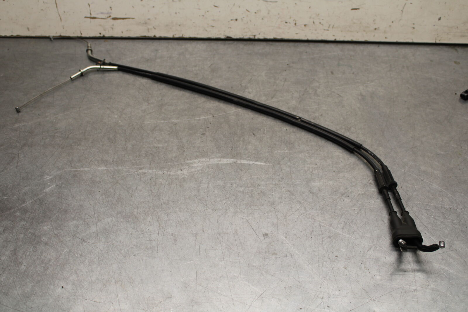 16 KAWASAKI NINJA ZX10R THROTTLE CABLES LINES 54012-0631 BB650