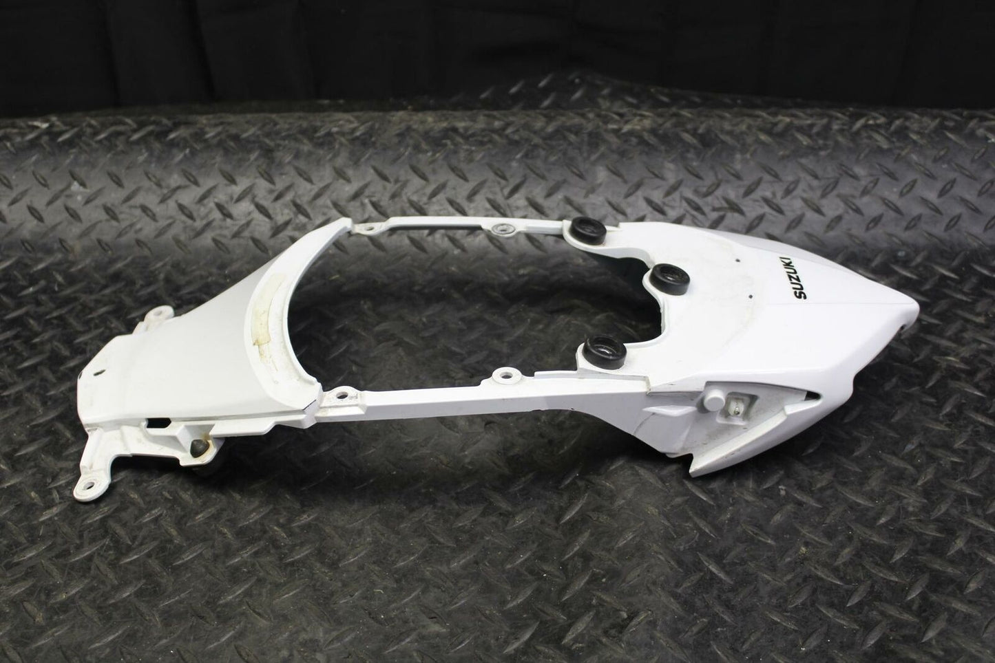 10 SUZUKI GSXR750 CENTER REAR BACK TAIL FAIRING COVER TRIM COWL BB190