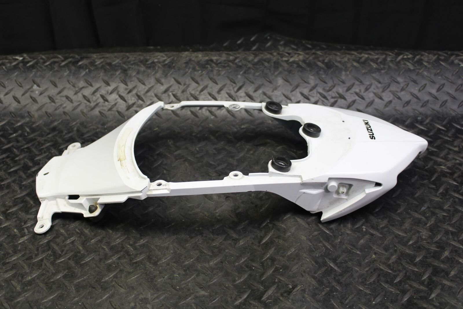 10 SUZUKI GSXR750 CENTER REAR BACK TAIL FAIRING COVER TRIM COWL BB190