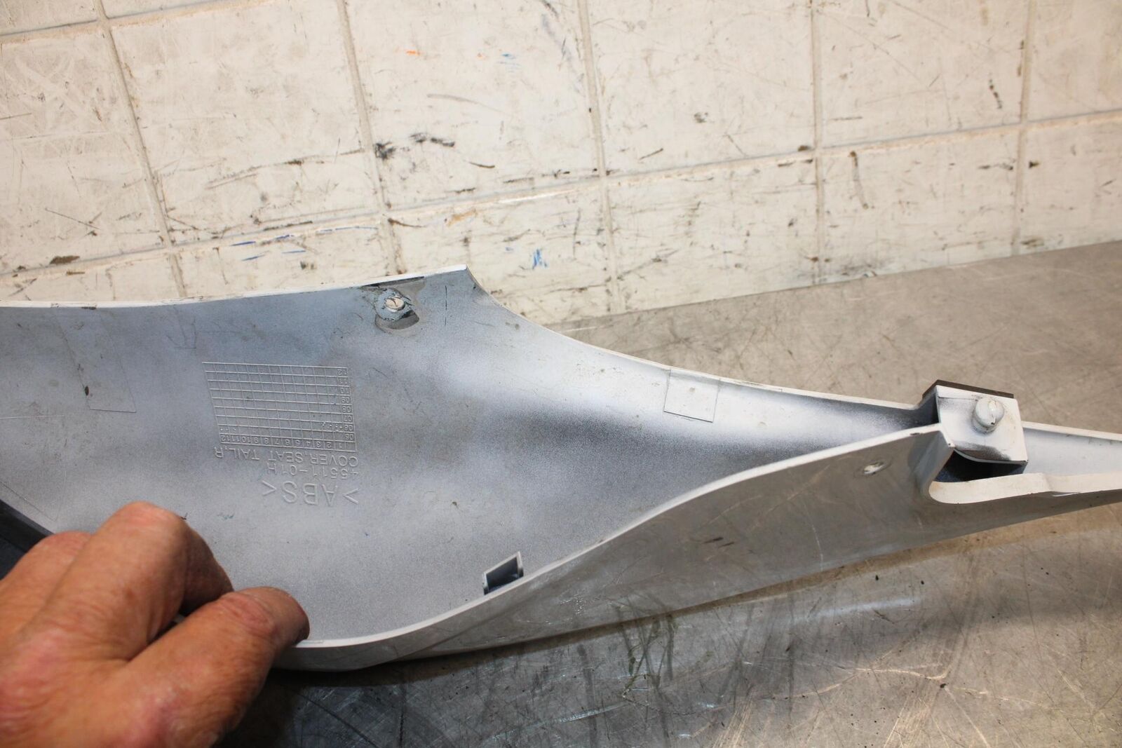2007 Suzuki GSXR750 RIGHT REAR TAIL FAIRING COWL SHROUD 45501-02H00-YBD BB546