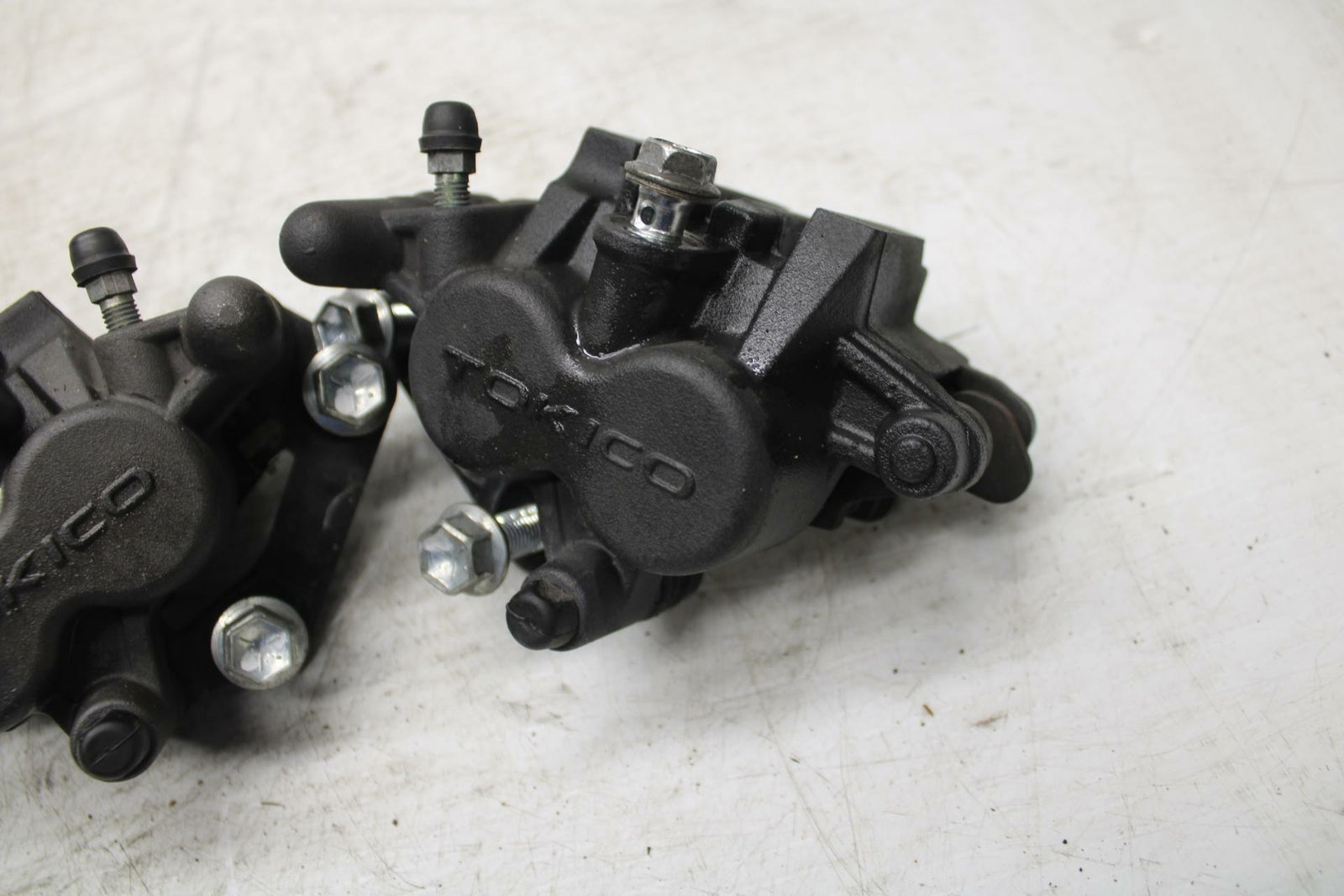 15-16 SUZUKI GSXS750 RIGHT LEFT FRONT BRAKE CALIPER SET PAIR CALIPERS BB374