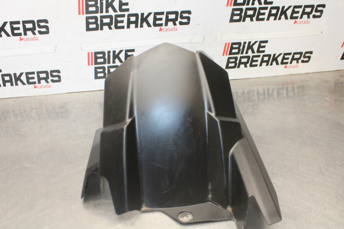 25 KAWASAKI Z900 REAR BACK DRIVE CHAIN GUARD COVER SHIELD BB928