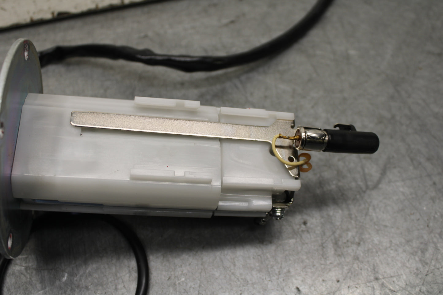 13-18 KAWASAKI NINJA ZX6R FUEL PUMP GAS PETROL SENDER UNIT 49040-0023 BB666