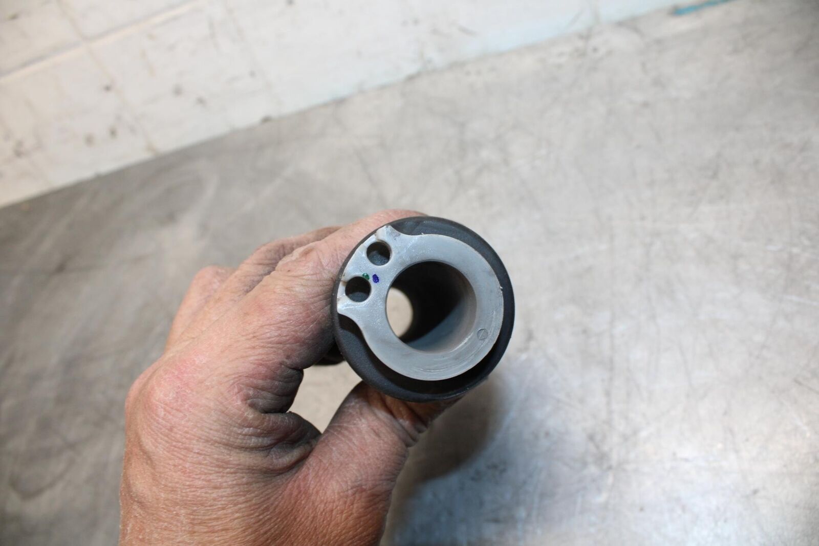 12-17 KAWASAKI NINJA 650 RIGHT THROTTLE GRIP 46075-0564 BB470