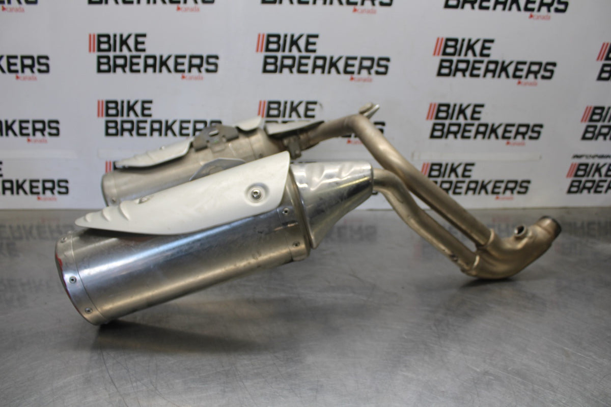 05-08 TRIUMPH SPEED TRIPLE 1050 EXHAUST PIPE MUFFLER SLIP ON SILENCER SET BB933