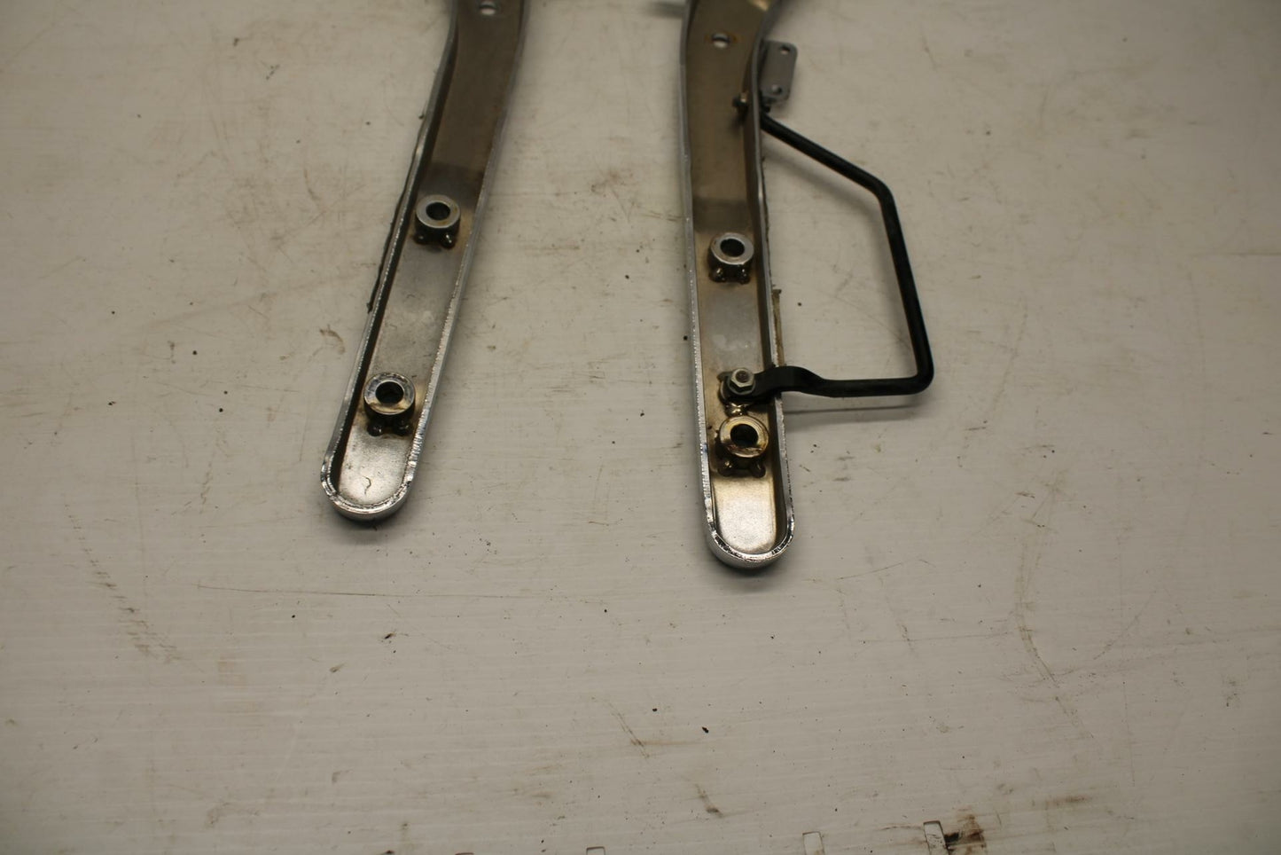 00-07 HONDA SHADOW SABRE 1100 REAR PASSENGER FENDER GRAB RAIL BB350