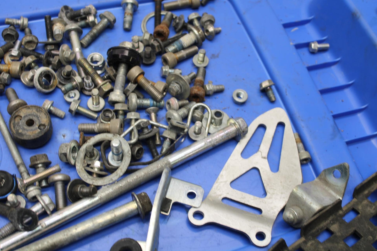 2011 Suzuki GSXR600 MISCELLANEOUS MOUNTING BOLTS HARDWARE MOTOR  BB94