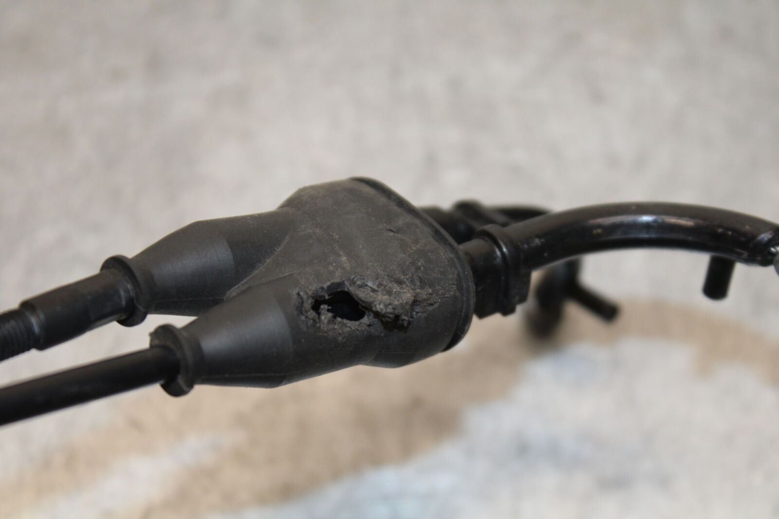 13-18 KAWASAKI NINJA ZX6R THROTTLE CABLES LINES 54012-0586 BB666