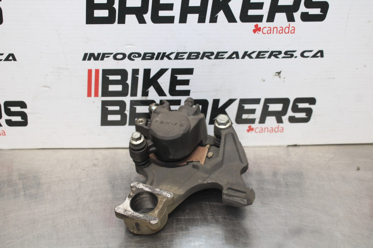 08-10 SUZUKI GSXR 600 REAR BACK BRAKE CALIPER W MOUNT BRACKET BB835