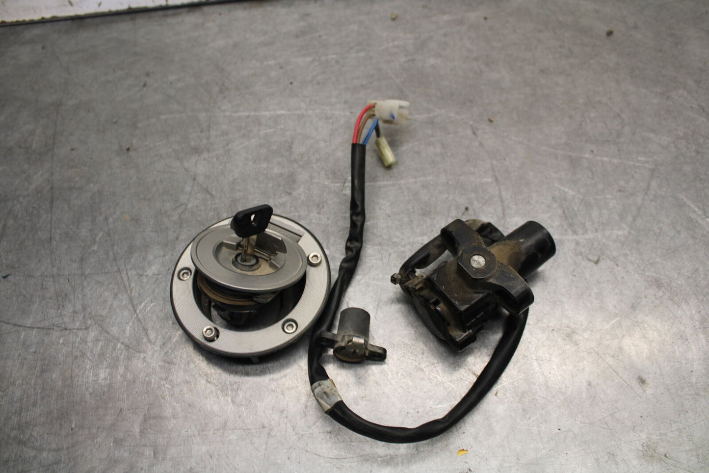 09-15 YAMAHA FZ6R IGNITION LOCK KEY SET W/ GAS CAP AND SEAT LOCK  BB686
