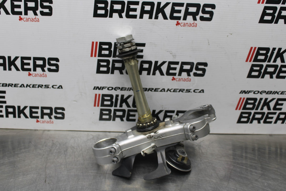 13 YAMAHA YZF R1 FRONT FORKS CLAMP LOWER TRIPLE TREE STEM BB781