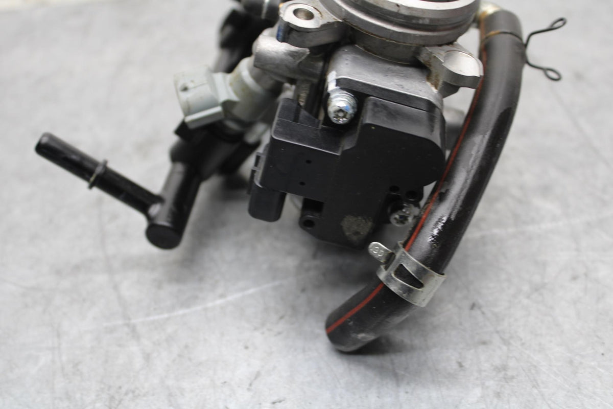 19 YAMAHA YZF R3 MAIN FUEL INJECTORS / THROTTLE BODIES BB56