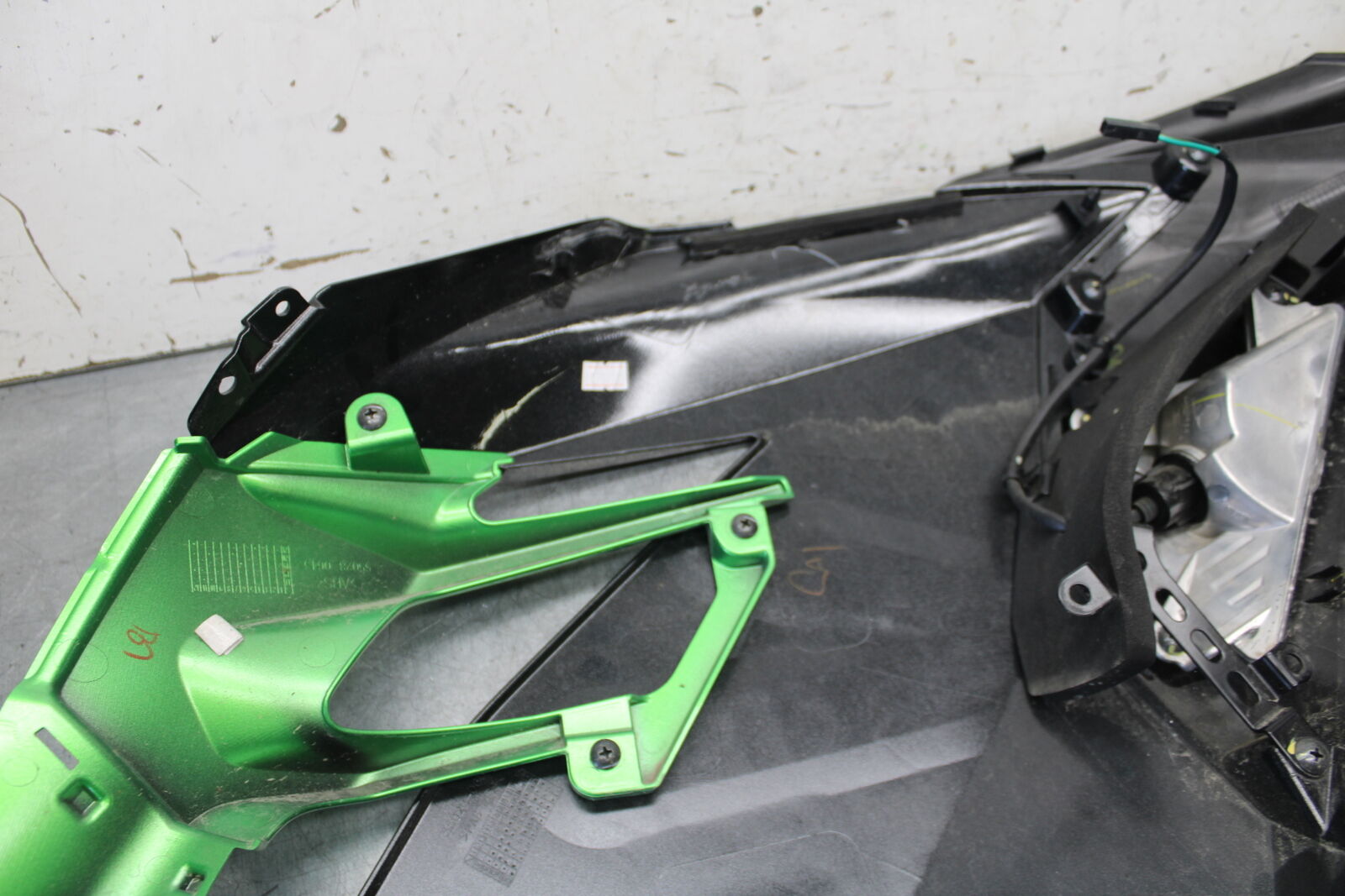18-23 KAWASAKI NINJA 400 LEFT LOWER MID UPPER SIDE FAIRING COWL BB679