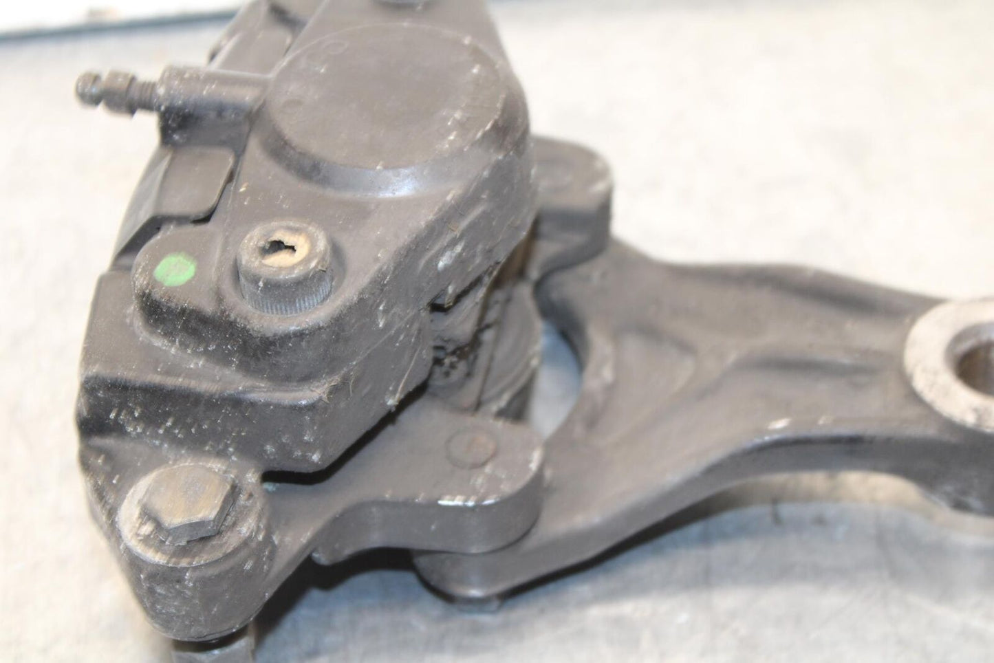 80-81 SUZUKI GS1000GL REAR BACK BRAKE CALIPER W MOUNT BRACKET BB103