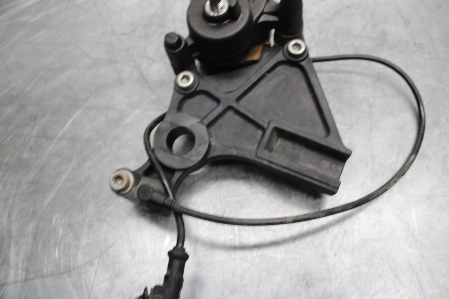 15-17 KAWASAKI EX 650 NINJA  EX 650 ABS REAR BRAKE CALIPER W MOUNT BRACKET BB494