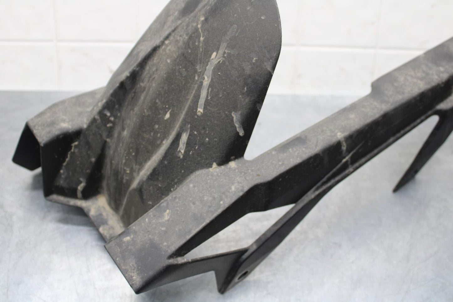 20 KAWASAKI Z400 ER400 ABS REAR BACK DRIVE CHAIN GUARD COVER SHIELD BB586