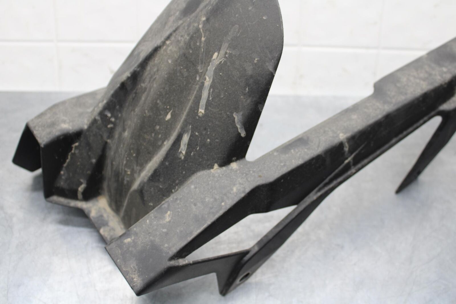 20 KAWASAKI Z400 ER400 ABS REAR BACK DRIVE CHAIN GUARD COVER SHIELD BB586